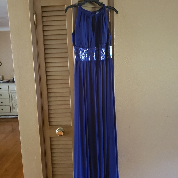 Full length gown - Picture 1 of 4